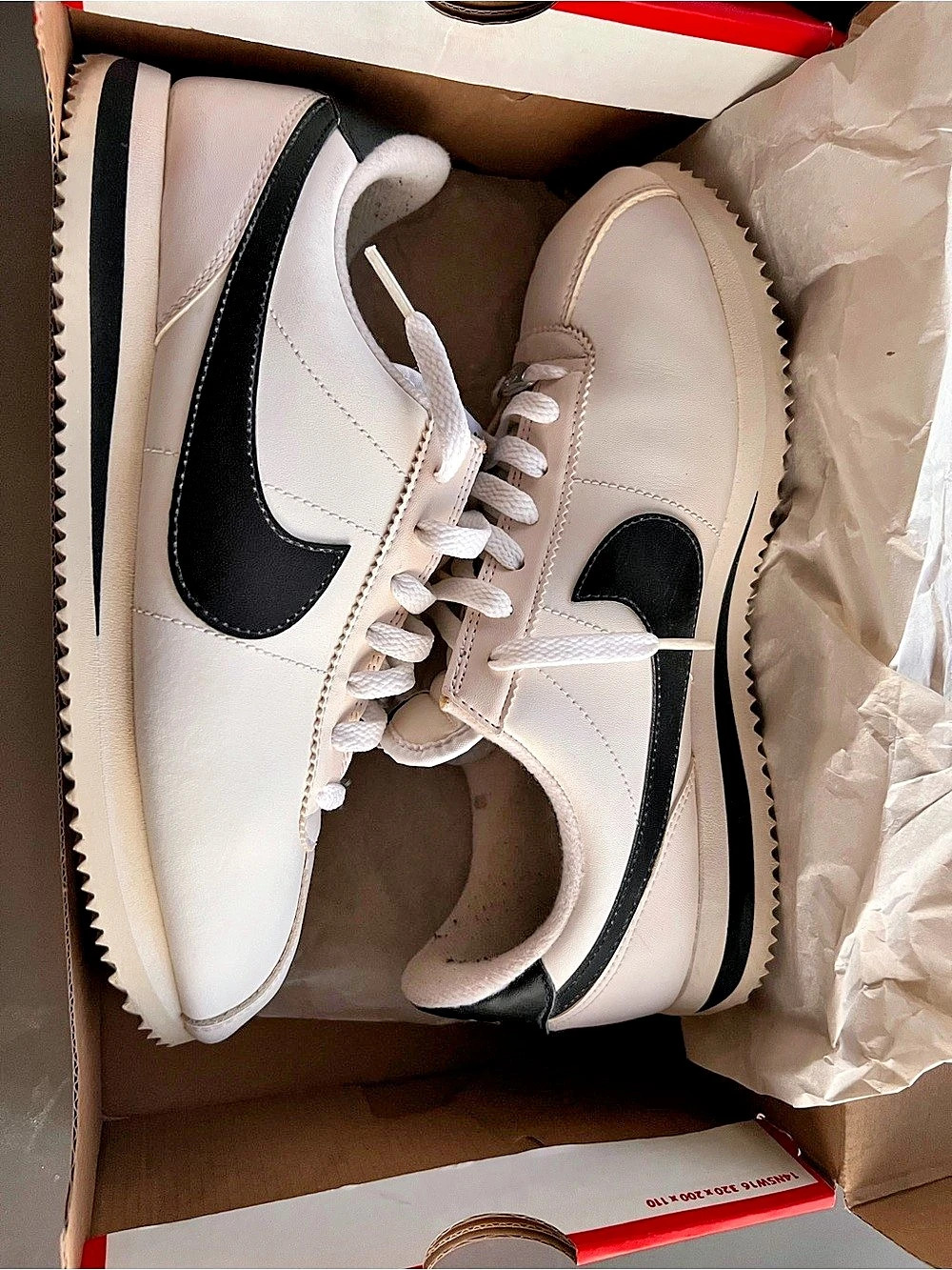Nike Cortez Basic Leather Sneakers White & Black US 8 Like New